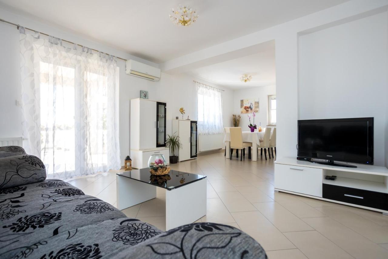 Apartmani Sandra Malinska Sveti Vid-Miholjice Екстериор снимка