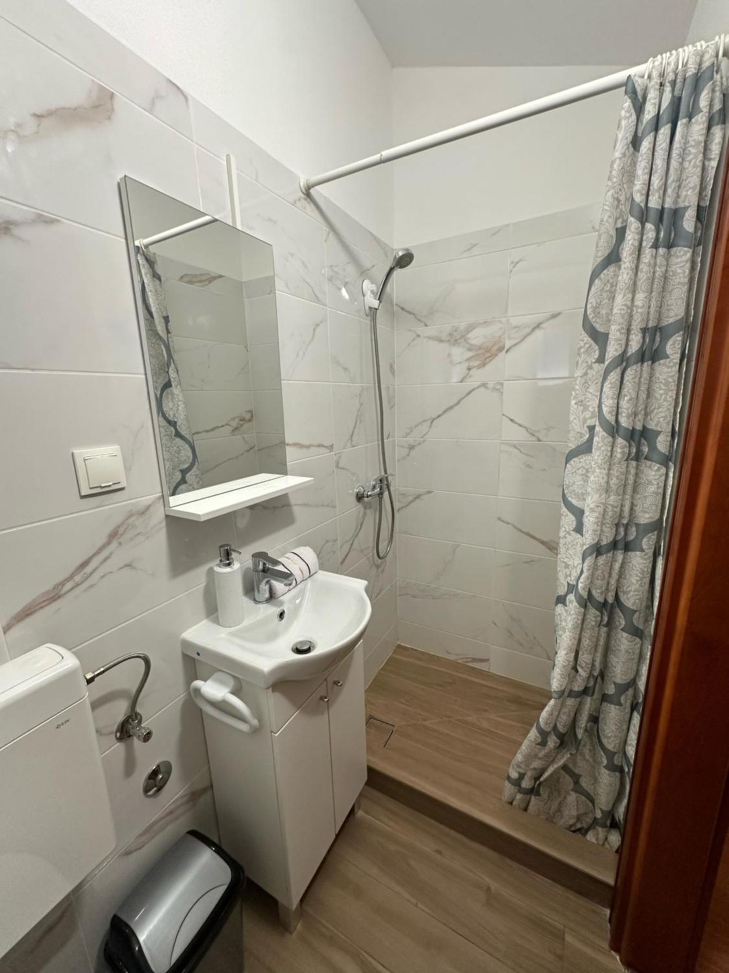 Apartmani Sandra Malinska Sveti Vid-Miholjice Екстериор снимка